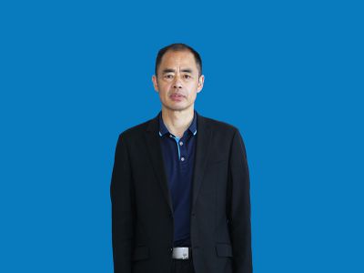 李炎海：中學(xué)化學(xué)教師，高級(jí)教師，湖北名師，來(lái)自黃岡分校，長(zhǎng)期擔(dān)任清北班化學(xué)教學(xué)，學(xué)科功底深厚，教學(xué)作風(fēng)扎實(shí)，教學(xué)成績(jī)突出，深受學(xué)生喜愛(ài)