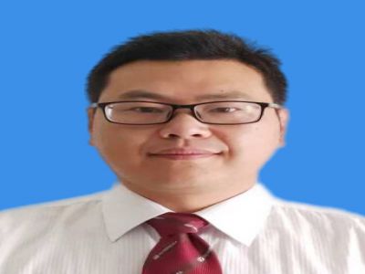 黃健:中學(xué)數(shù)學(xué)一級(jí)教師，12年教齡，長(zhǎng)期擔(dān)任班主任，帶領(lǐng)過(guò)6屆高三參加高考，多名學(xué)生被一流大學(xué)錄取。曾擔(dān)任年級(jí)組長(zhǎng)、數(shù)學(xué)教研組長(zhǎng)，輔導(dǎo)多名學(xué)生在希望杯全國(guó)邀請(qǐng)賽和全國(guó)數(shù)學(xué)奧賽中獲獎(jiǎng)，多次評(píng)為校優(yōu)秀班主任、優(yōu)秀教師、骨干教師。獲貴州省六盤(pán)水市骨干班主任榮譽(yù)稱(chēng)號(hào)。   六枝特區(qū)第六屆高中數(shù)學(xué)優(yōu)質(zhì)課評(píng)委，六盤(pán)水市2017屆高中數(shù)學(xué)質(zhì)量監(jiān)測(cè)考試命題教師，2018年貴州省普通高中高考評(píng)卷教師，并評(píng)為優(yōu)秀