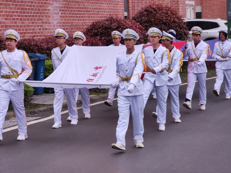 德育之窗|驛路梨花處處開，雷鋒精神代代傳 